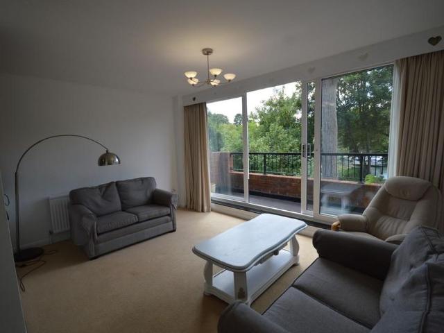 Apartment for rent in Hampton, Greater London