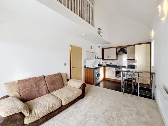 Flat for rent in Pentre-chwyth, Swansea