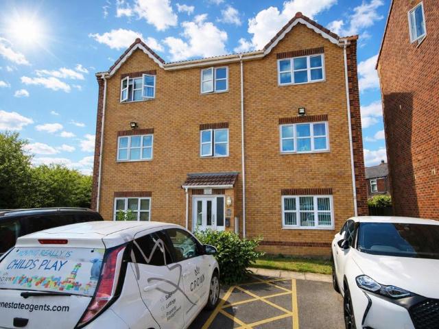 Flat for rent in Featherstone, Streethouse