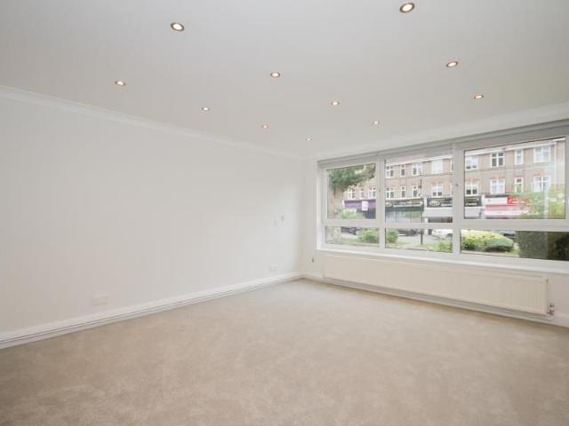 Apartment for rent in Northwood, Greater London