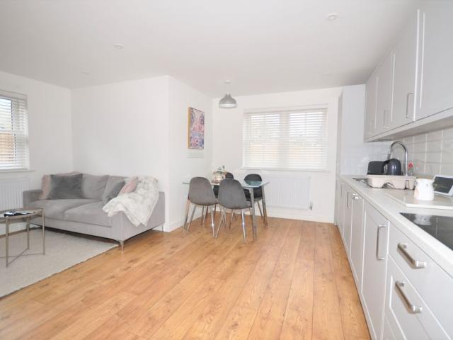 Apartment for rent in Red Hill, Surrey