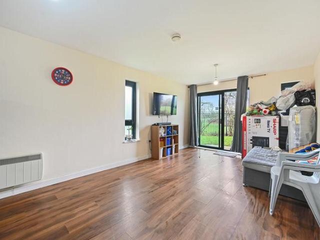 Apartment for rent in Hatch End, Greater London