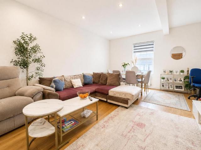 Apartment for rent in Watford Heath, Watford