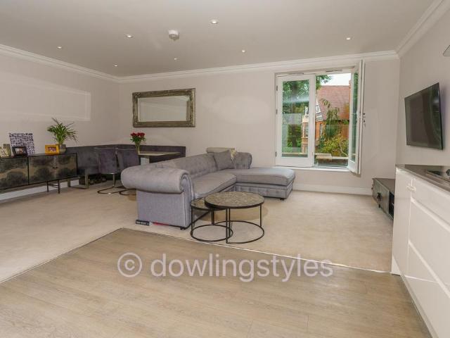 Flat for rent in Blackhills, Surrey