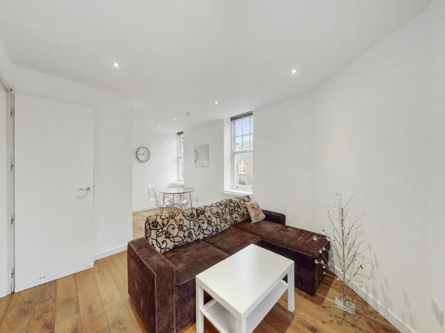 Flat for rent in Chalk Farm, Greater London