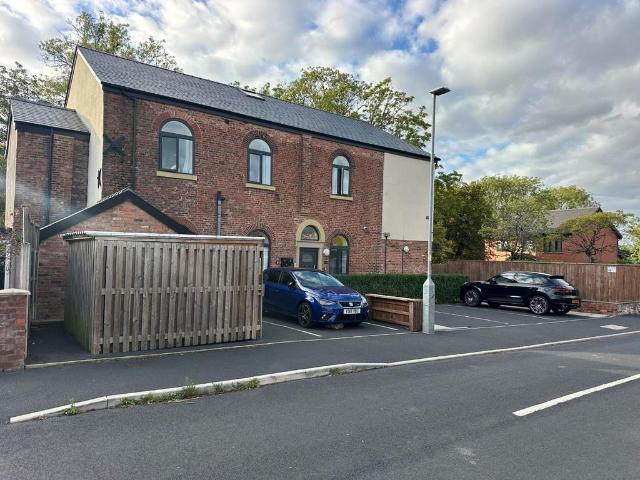 Flat for rent in Haughton Green, Greenheys