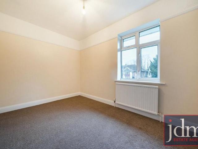 Apartment for rent in Shortlands, Greater London