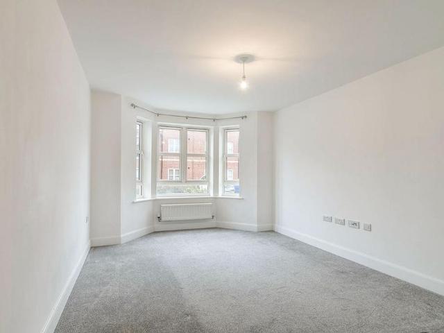 Apartment for rent in Thorpe-on-the-Hill, Leeds