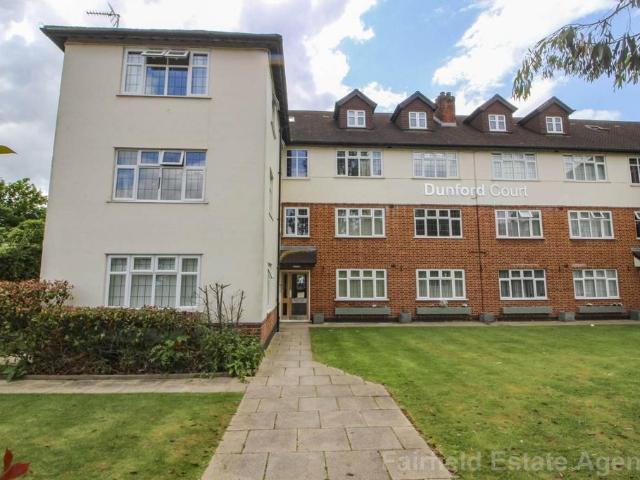 Flat for rent in Hatch End, Greater London
