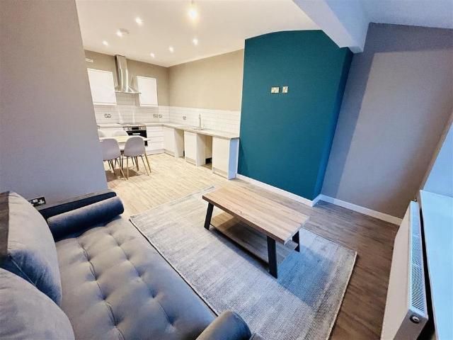 Apartment for rent in Hyde Park, West Yorkshire