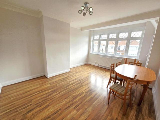 Apartment for rent in Brunswick Park, Greater London