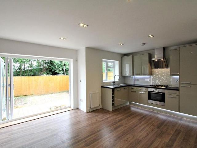 Apartment for rent in Lane, Greater London