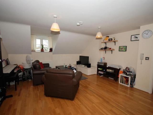 Apartment for rent in St John's, Warwick