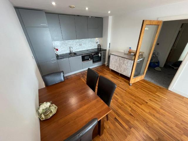 Flat for rent in Calderstones
