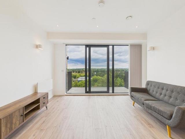 Apartment for rent in Baker's Wood, Higher Denham