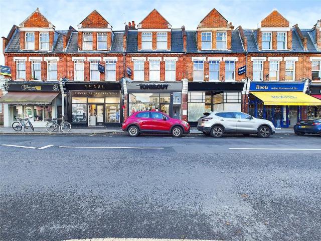 Flat for rent in Strawberry Hill, Greater London