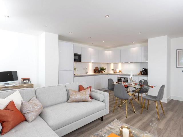 Flat for rent in London Borough of Ealing, Greater London