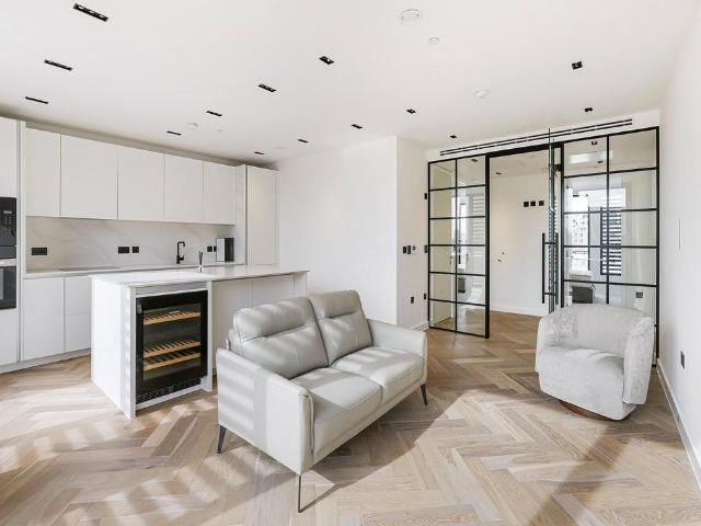 Flat for rent in Earl's Court, Greater London