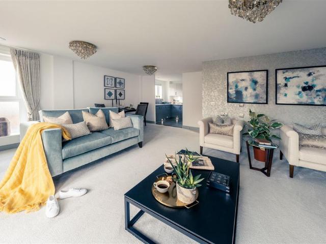 Apartment for rent in Row Town, Surrey