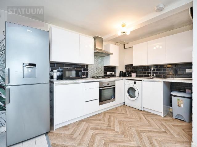 Flat for rent in Thames View, Greater London