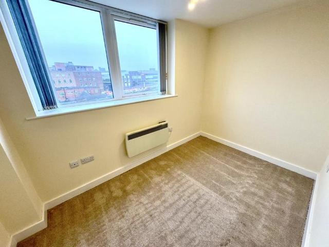 Apartment for rent in Dixons Green, West Midlands