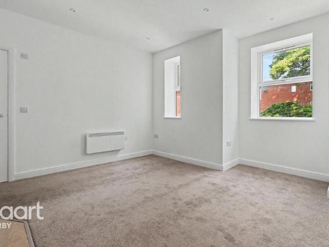 Apartment for rent in California, Littleover