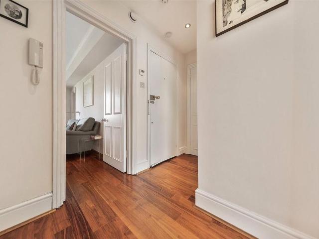 Apartment for rent in Maida Hill, Greater London