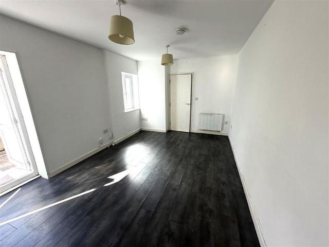 Apartment for rent in Eastleigh, Helford