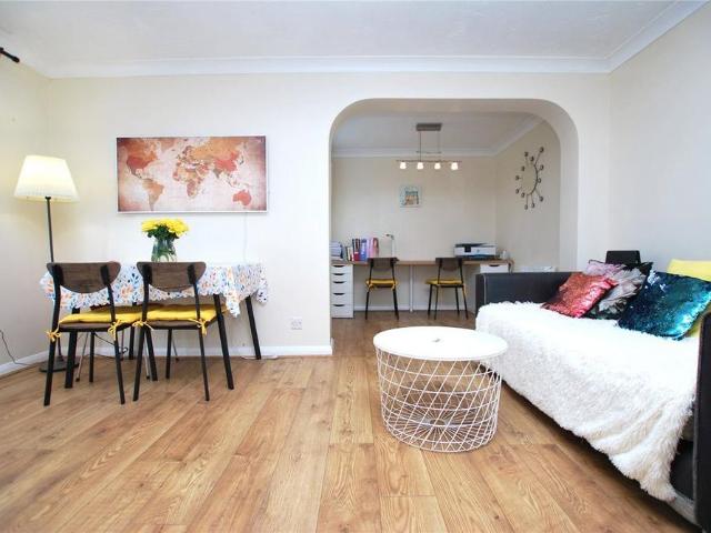 Apartment for rent in Slyfield, Westborough