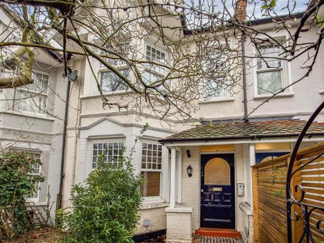 Flat for rent in St Margarets, Greater London