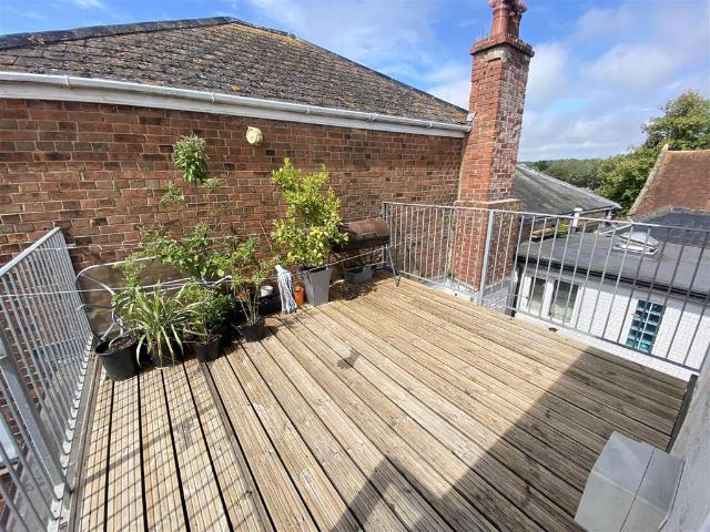 Flat for rent in Nodehill, Shide