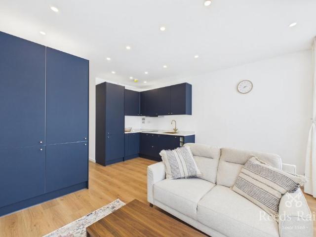 Flat for rent in Calderstones