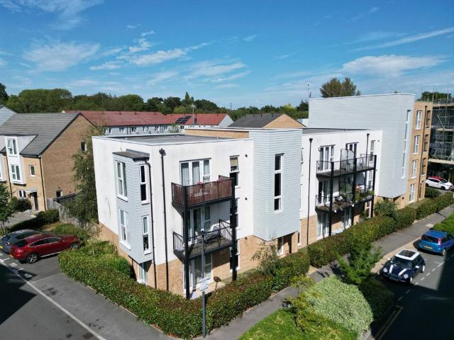 Flat for rent in Row Town, Surrey