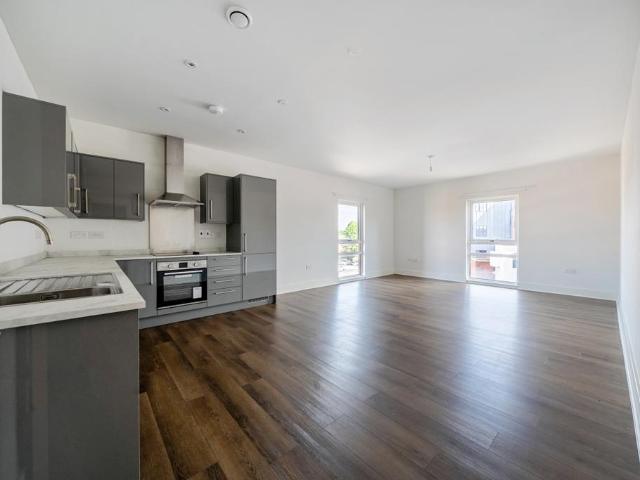 Flat for rent in Enborne, West Berkshire