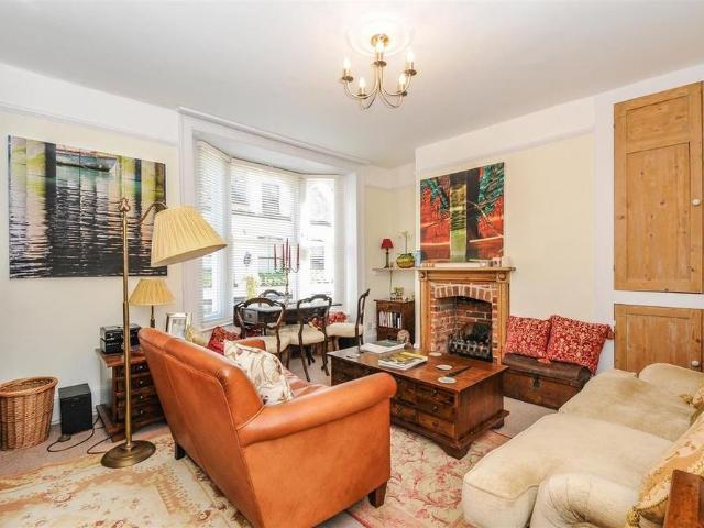 Apartment for rent in Arundel, Clapham