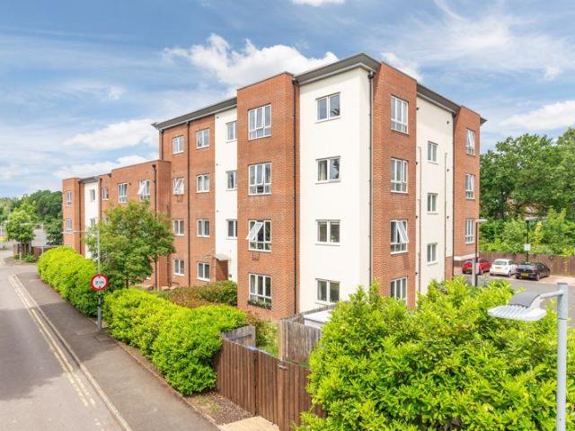 Flat for rent in Blackhills, Surrey