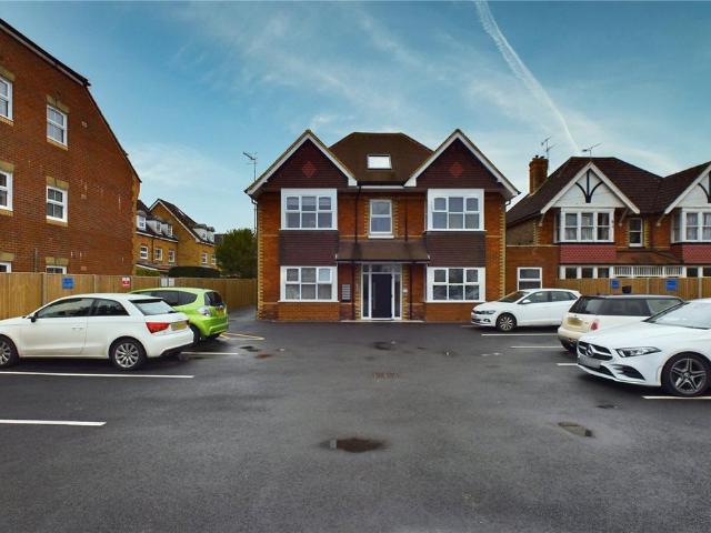Flat for rent in Red Hill, Surrey