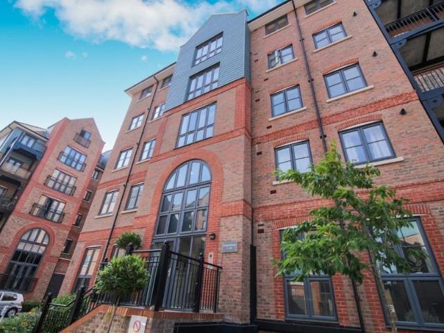 Flat for rent in Brook Street, Bourne Vale