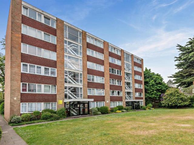 Flat for rent in Branksome, Poole