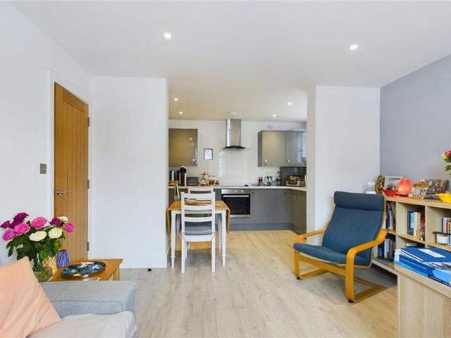 Apartment for rent in Red Hill, Surrey