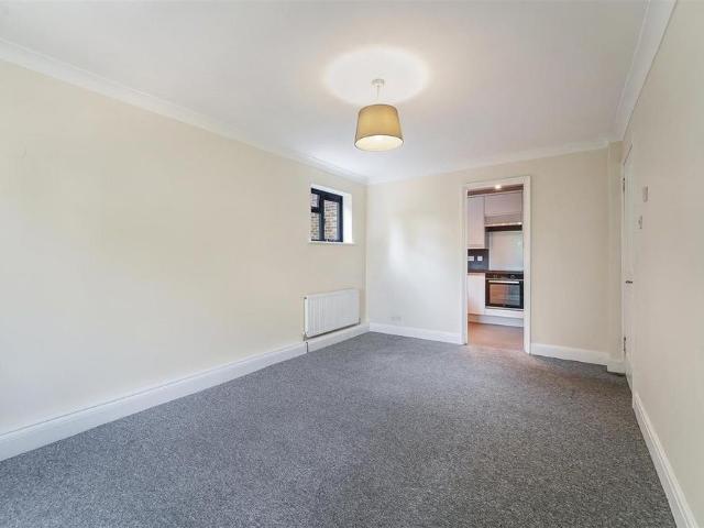 Apartment for rent in Carshalton Beeches, Greater London