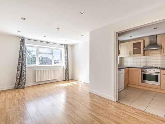 Apartment for rent in Moneyhill, Batchworth