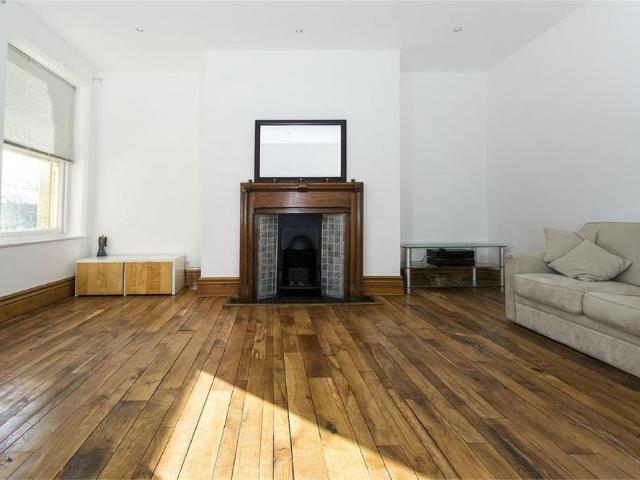 Apartment for rent in Eightlands, Dewsbury