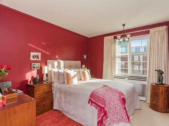 Flat for rent in Aldrington