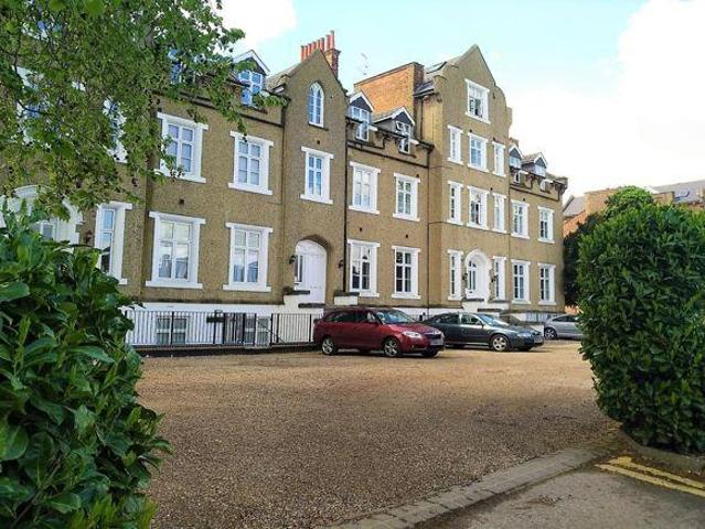 Flat for rent in Slough