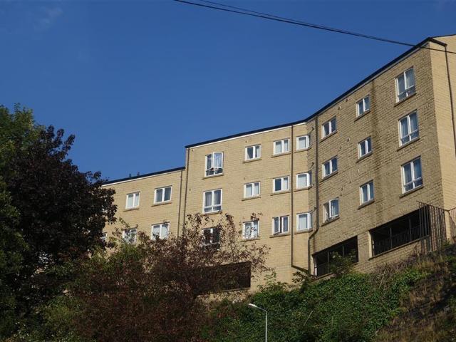 Flat for rent in Woolshops, Halifax