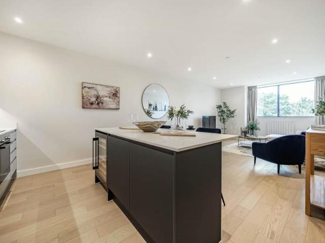 Apartment for rent in Row Town, Surrey