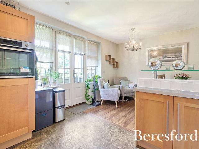 Apartment for rent in Ingatestone and Fryerning, Navestock Side