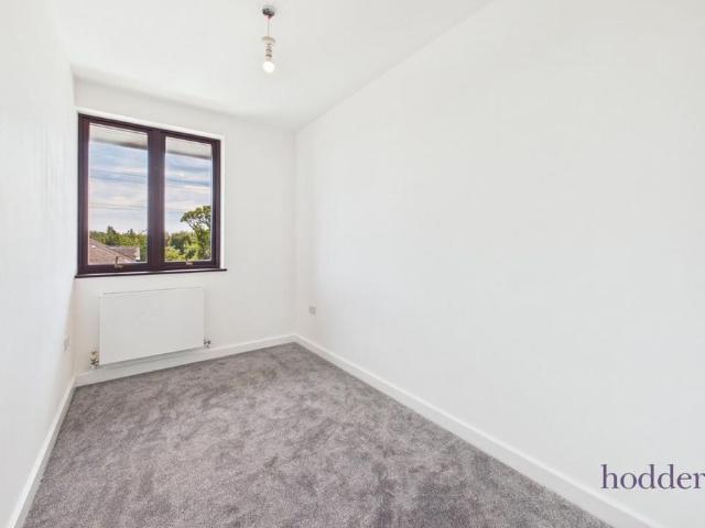 Apartment for rent in Row Town, Surrey