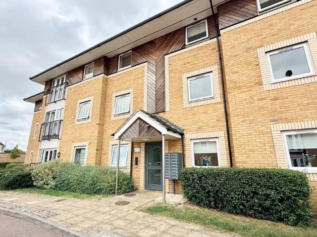 Apartment for rent in Ardleigh Green, Greater London